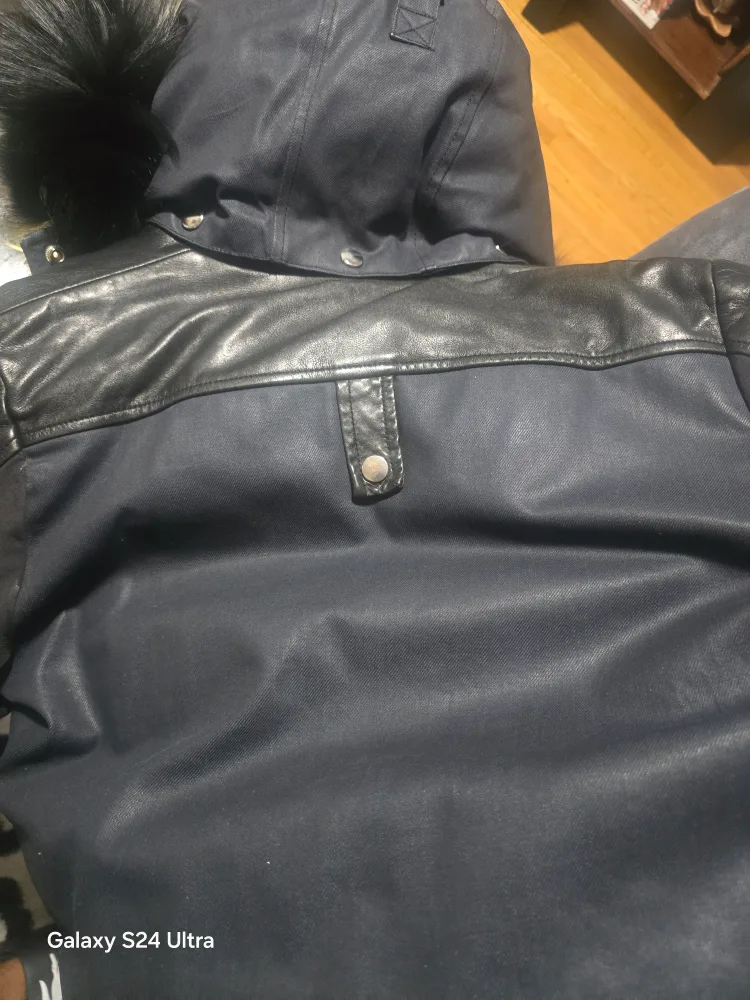 Moose Knuckles Parka - Size S image indicator(5)