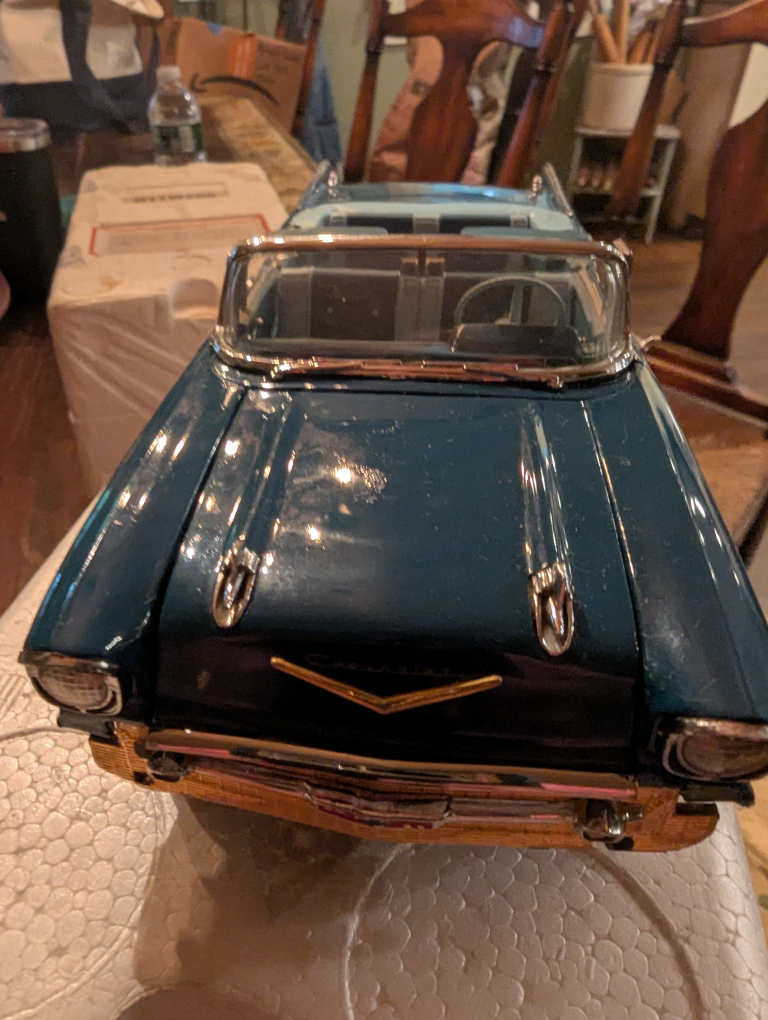 1957 Chevy Bel Air Convertible Diecast Model Car - photo 2