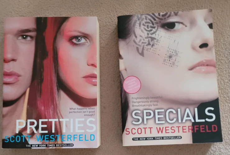 🥕 Freecycle Scott Westerfeld Uglies Series: Pretties & Specials thumbnail