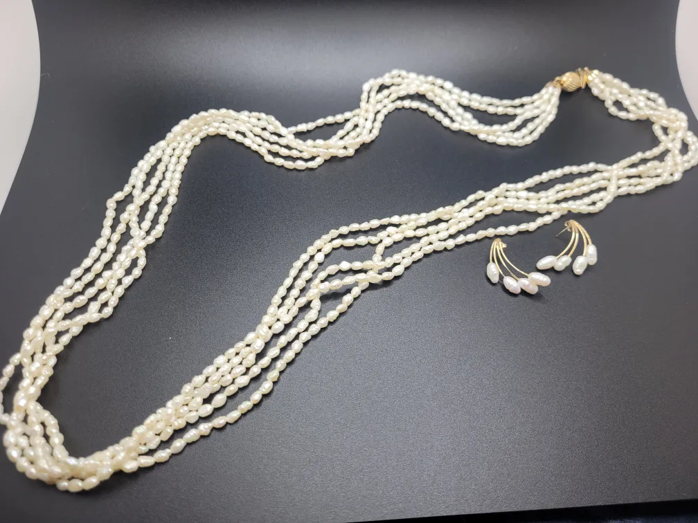 Genuine Rice Pearl Earring and Necklace Set image indicator(2)