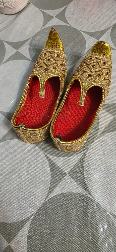 Gold Embroidered Ethnic Shoes image indicator(2)