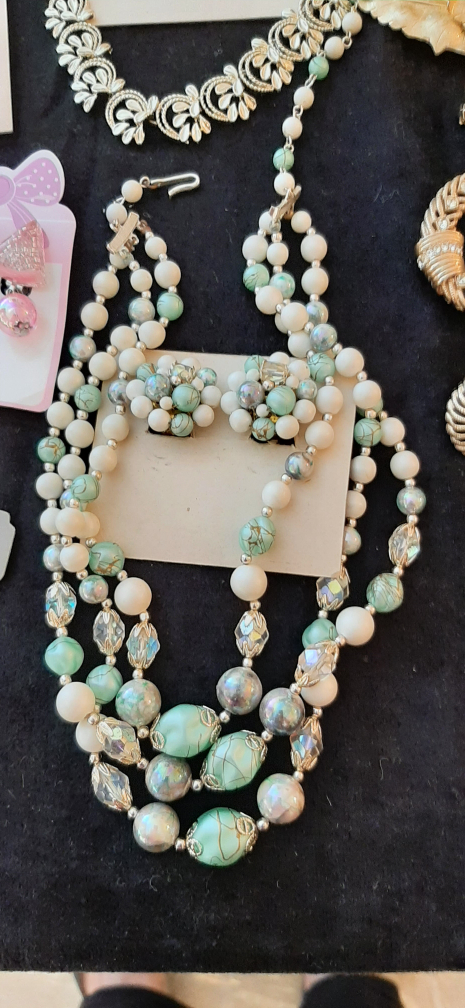 Vintage Necklace with matching clip earring sets $30 per set - photo 2