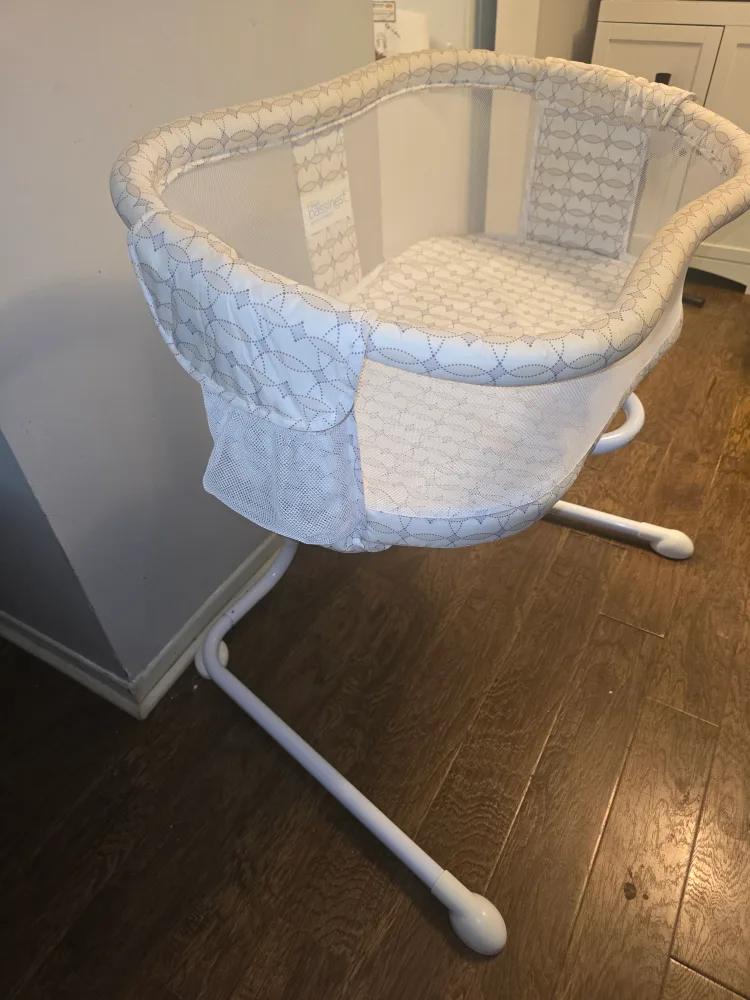 Used Bassinest Glide Sleeper by Halo - Bassinet baby sleeper image indicator(4)