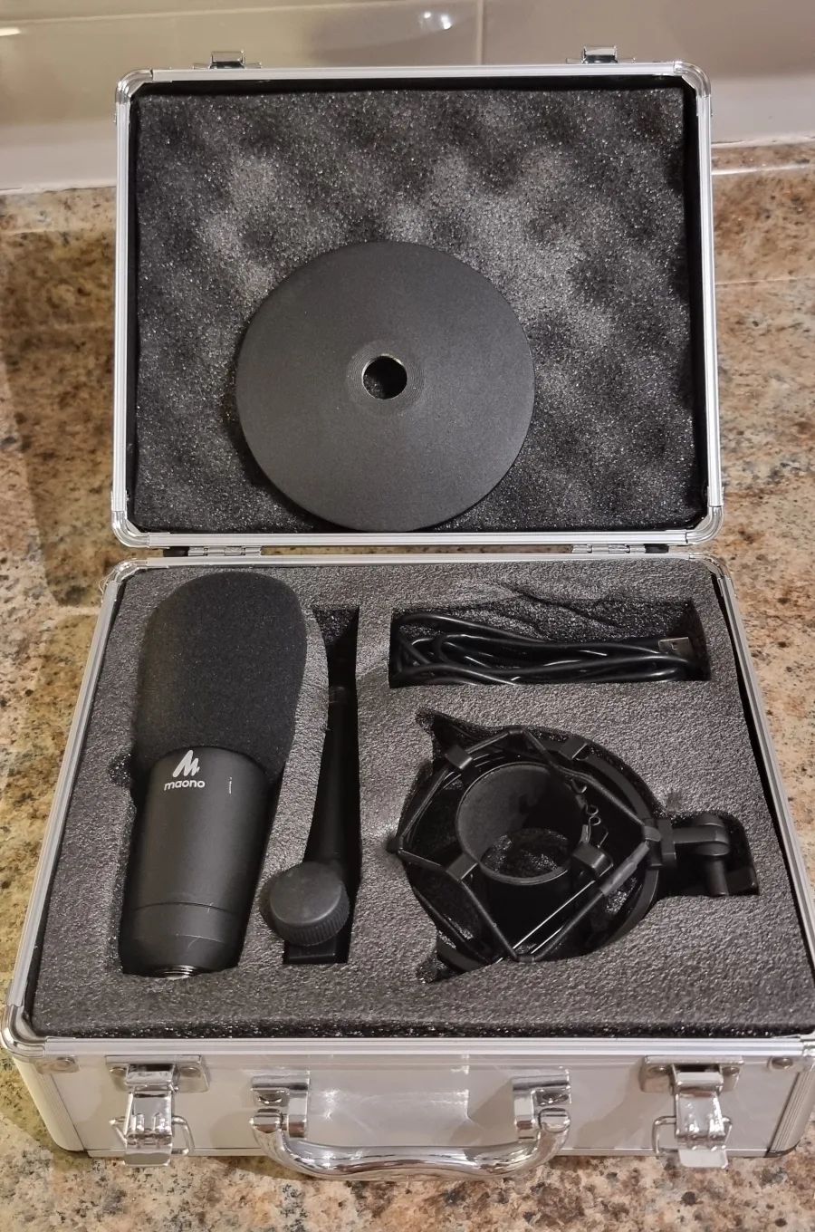 MAONO AU-A04 Condenser USB Microphone Kit thumbnail