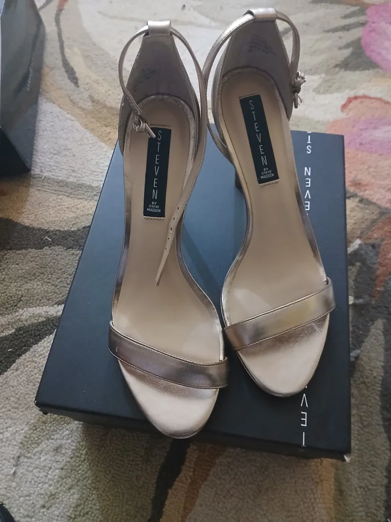 Steven Madden Gold Heels - Size 8.5 thumbnail