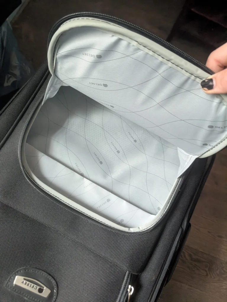 Delsey Black Carry-On Suitcase image indicator(3)