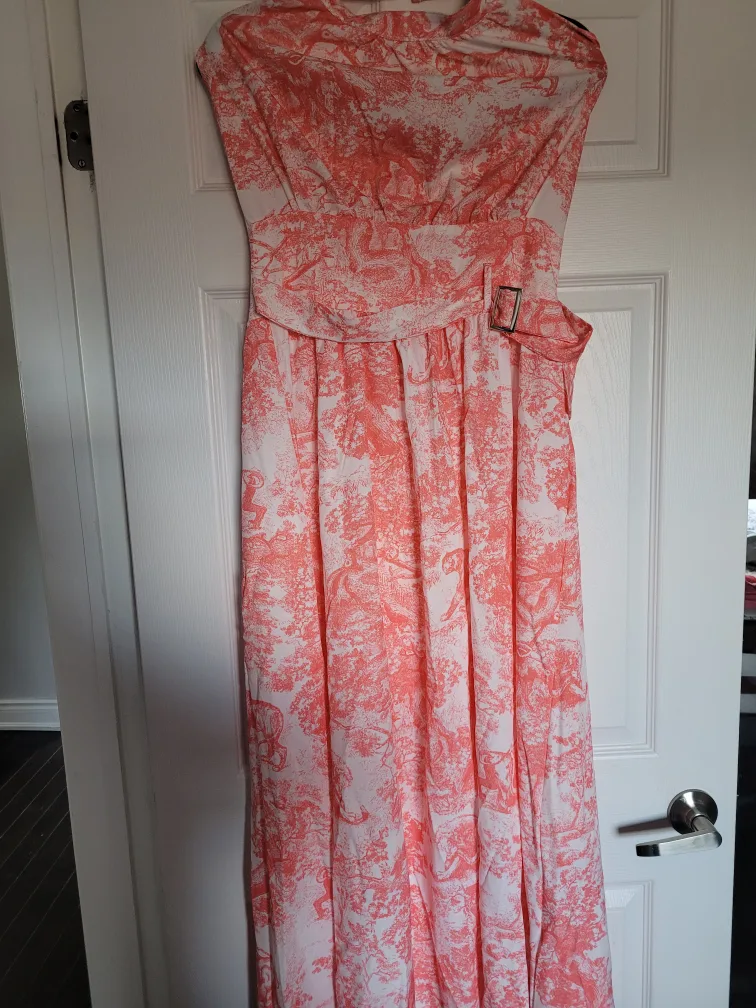 Assorted Women's Dresses size medium image indicator(3)