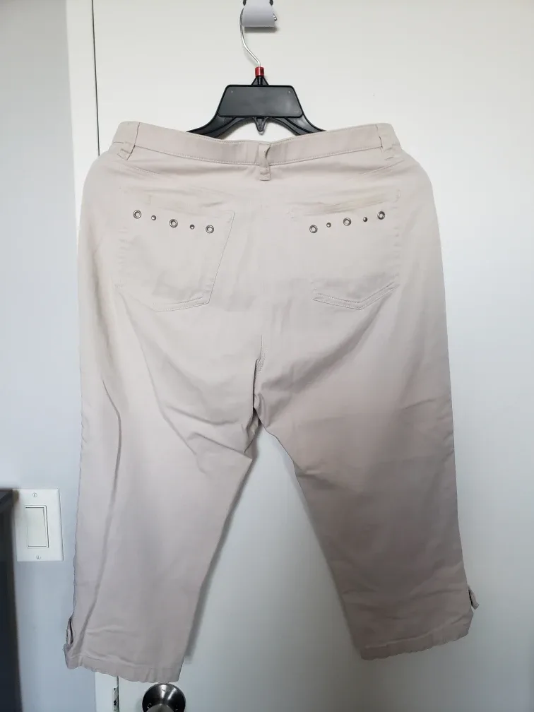 Capri pants image indicator(2)