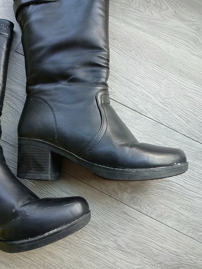 Canada Comfort beautiful black knee high warm boots, size 8 image indicator(5)