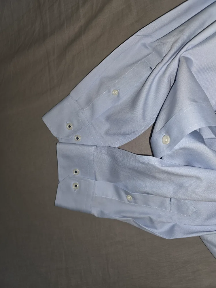 Brand New Men's Non-Iron light blue dress shirt(Size L) image indicator(3)