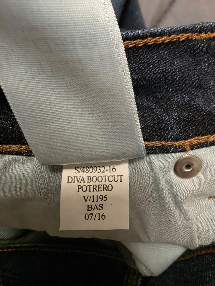 Old Navy Diva Bootcut Jeans - Size 4 Regular image indicator(5)