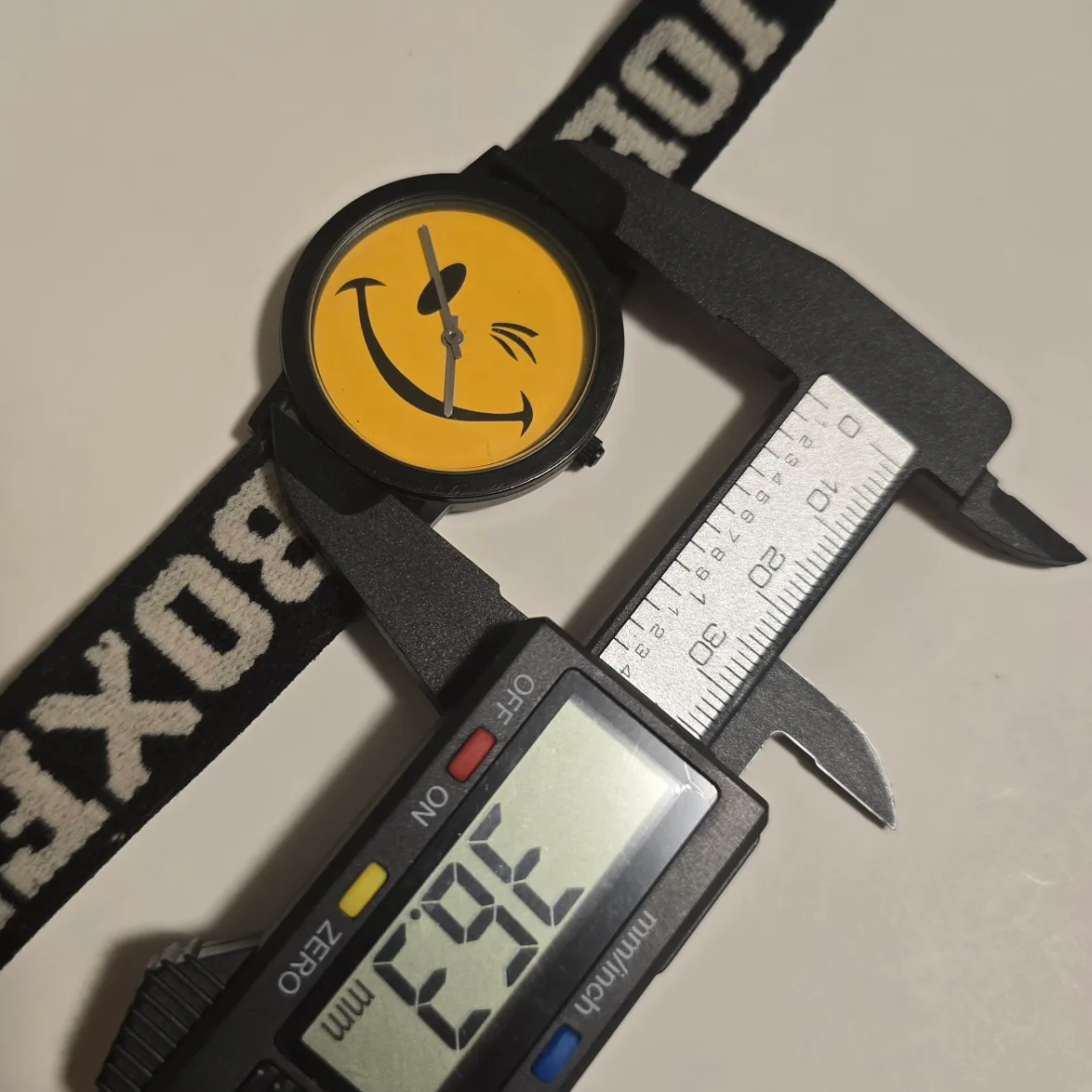 Vintage 1995 Joe Boxer Winking Smiley Face image indicator(10)