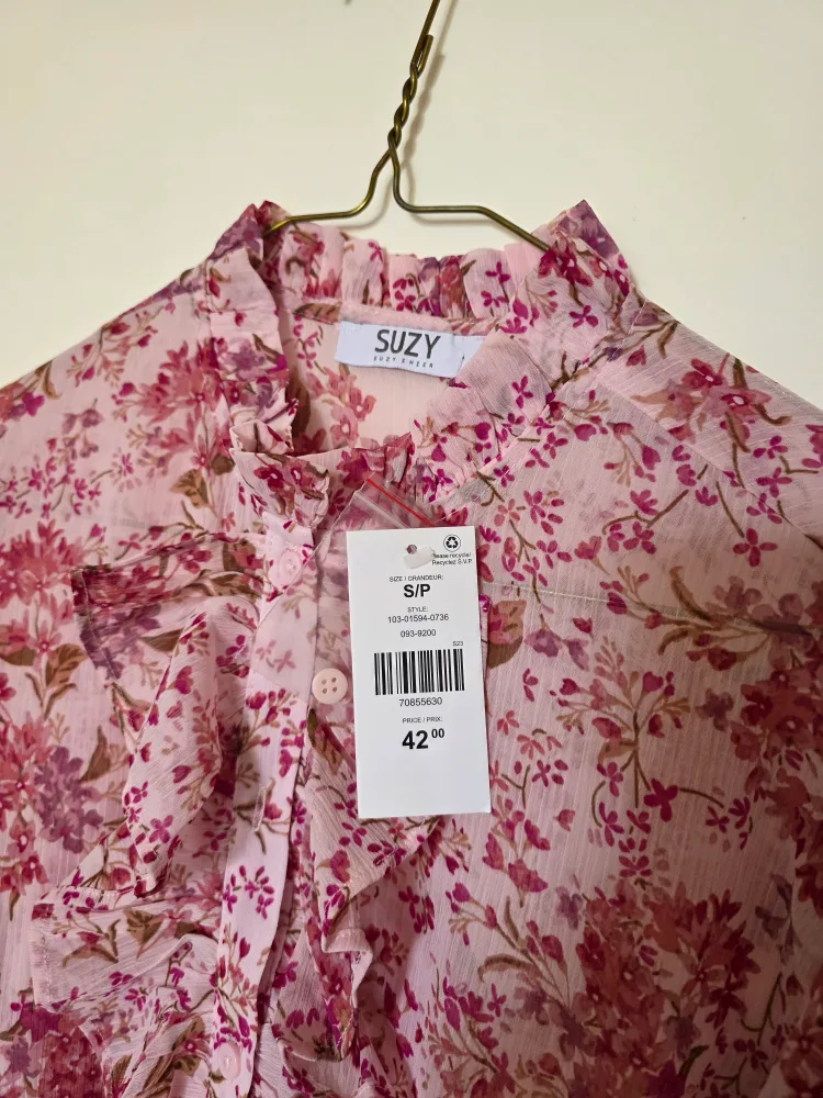 New Tagged Suzy Shier Floral Blouse image indicator(3)