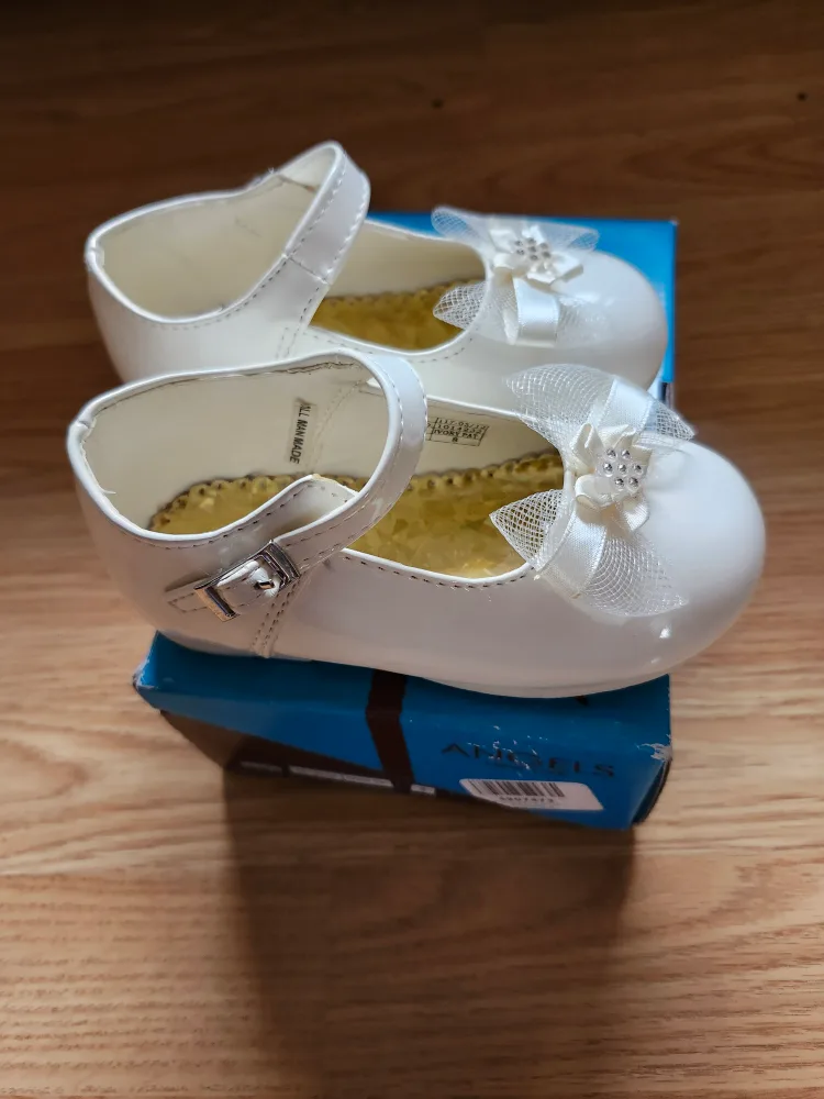 Girls ivory shoes.