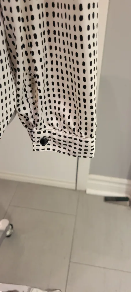 Ricki's Black and White Dot Blouse XL image indicator(5)