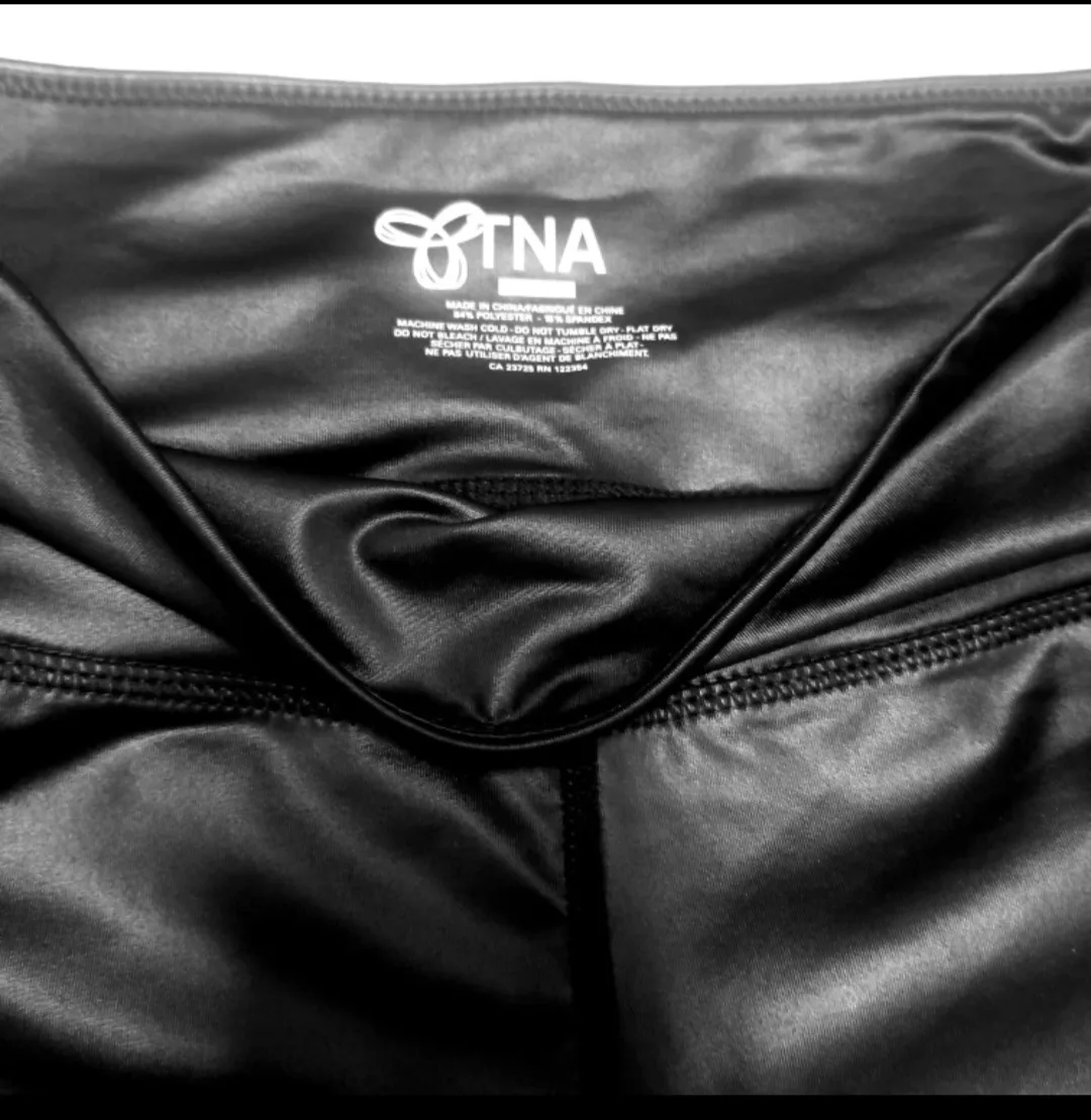 Brand New! TNA Atmosphere Aritzia Shiny Leggings XS, Retail $88+ image indicator(4)