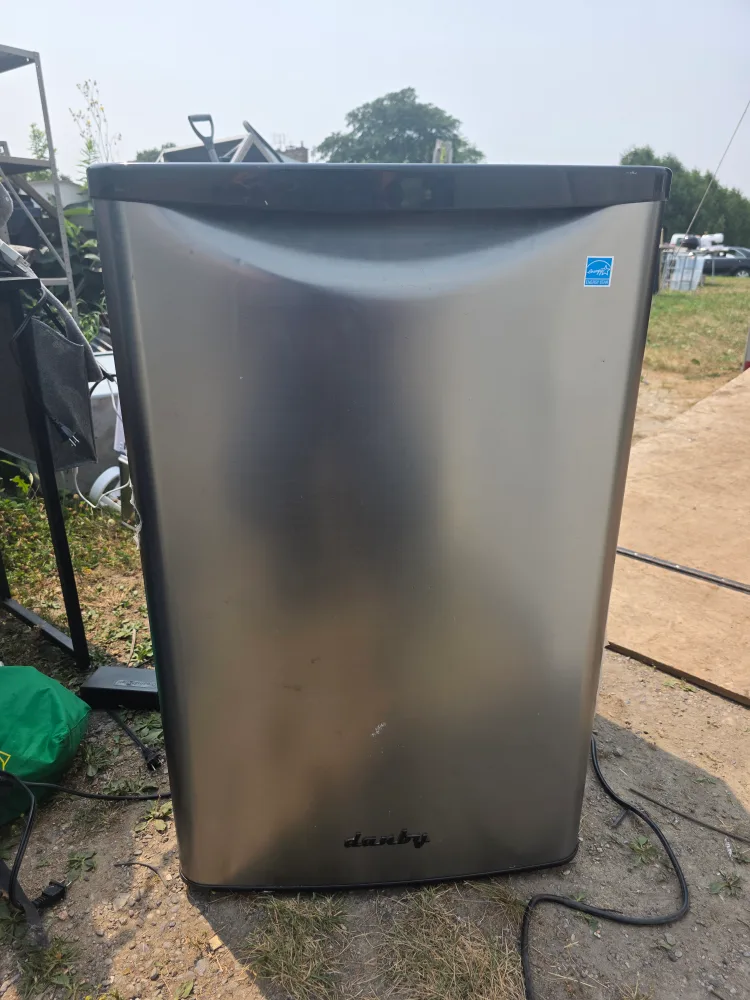 Danby DAR044CA6BSLDB Compact Refrigerator thumbnail
