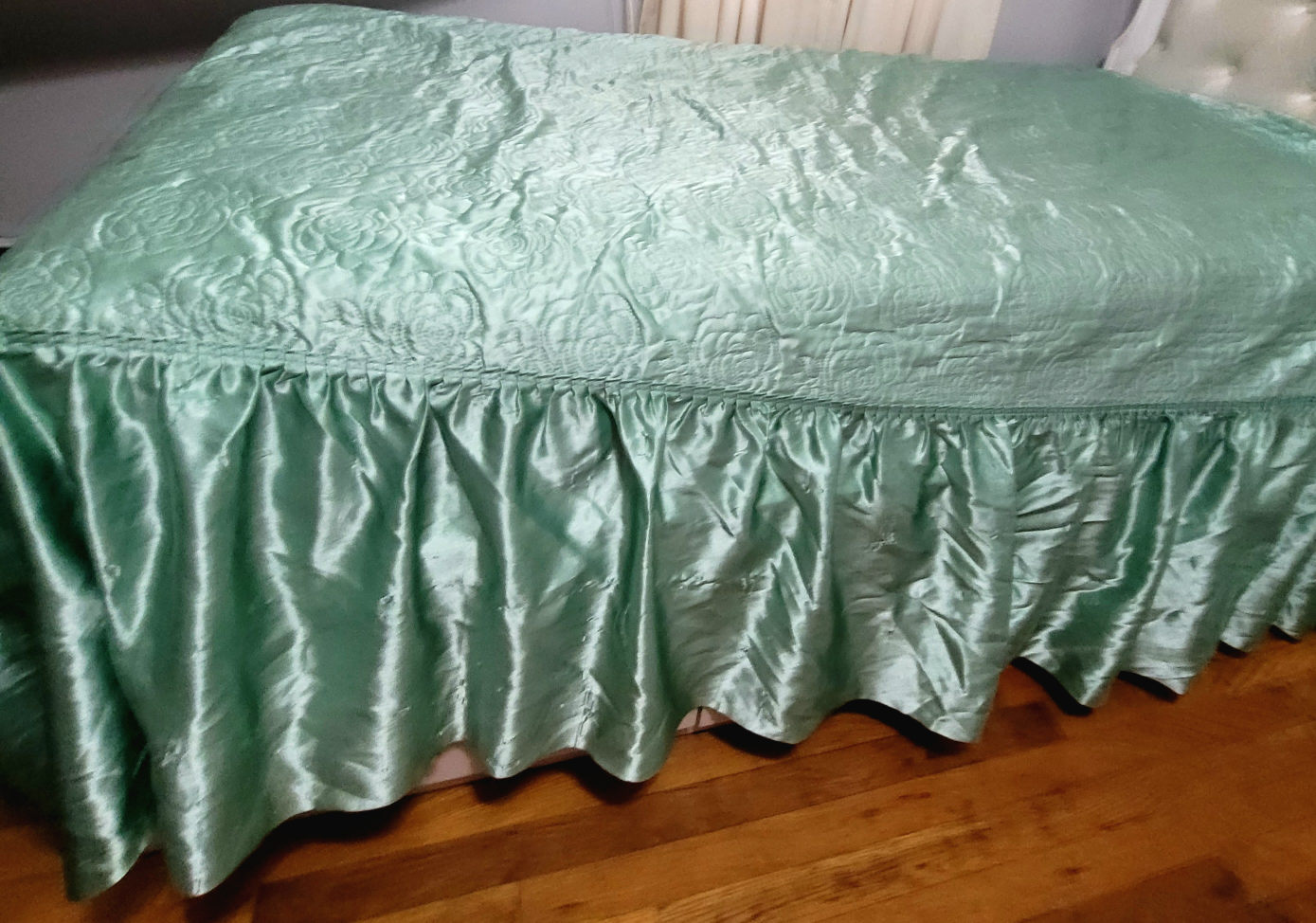 Green Bedspread with Ruffle