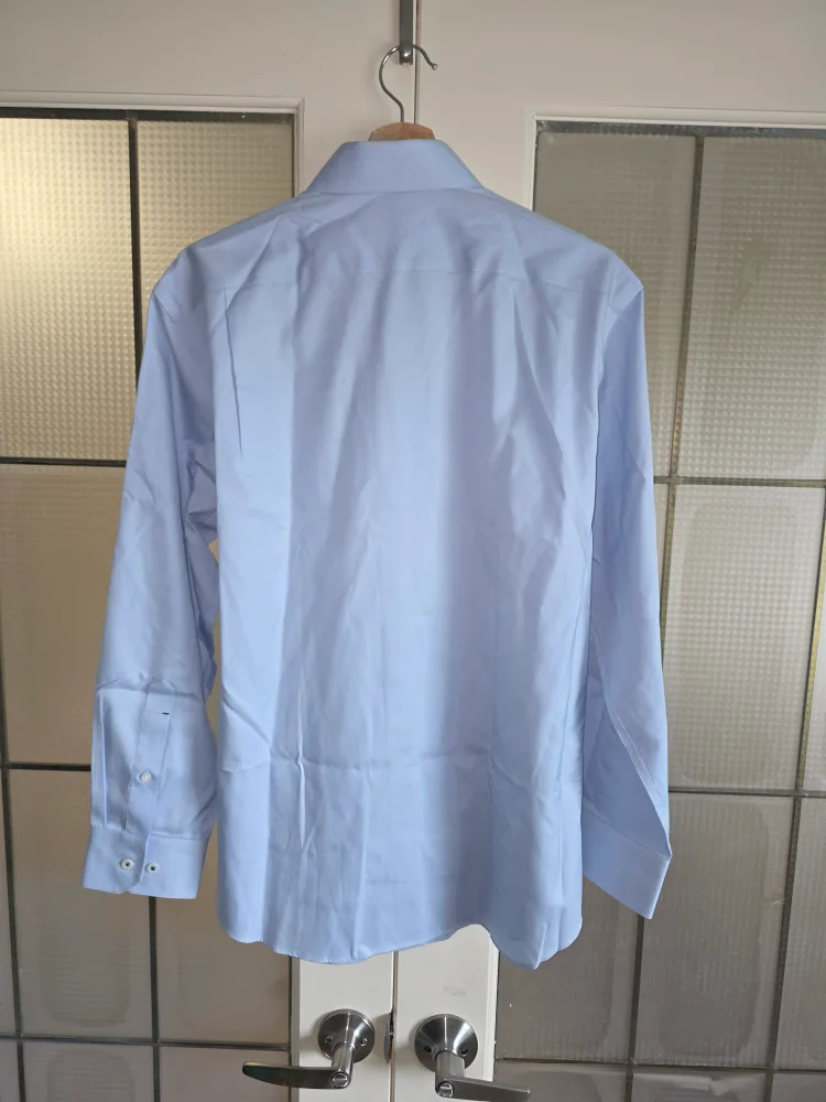 Brand New Men's Non-Iron light blue dress shirt(Size L) image indicator(2)