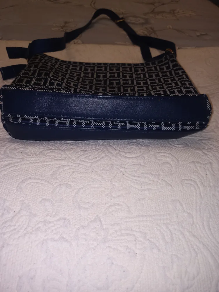 Small Tommy Hilfilger Purse image indicator(6)