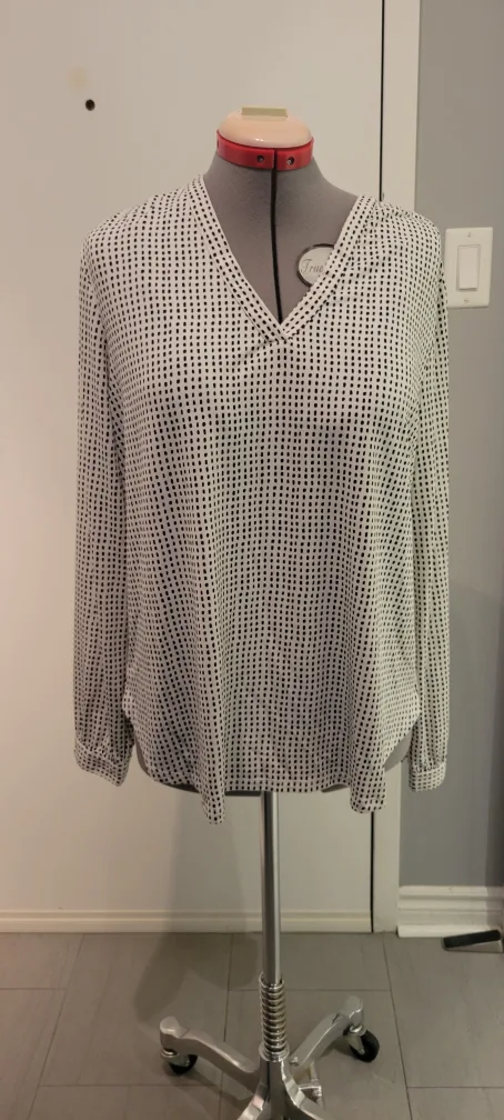 Ricki's Black and White Dot Blouse XL image indicator(2)