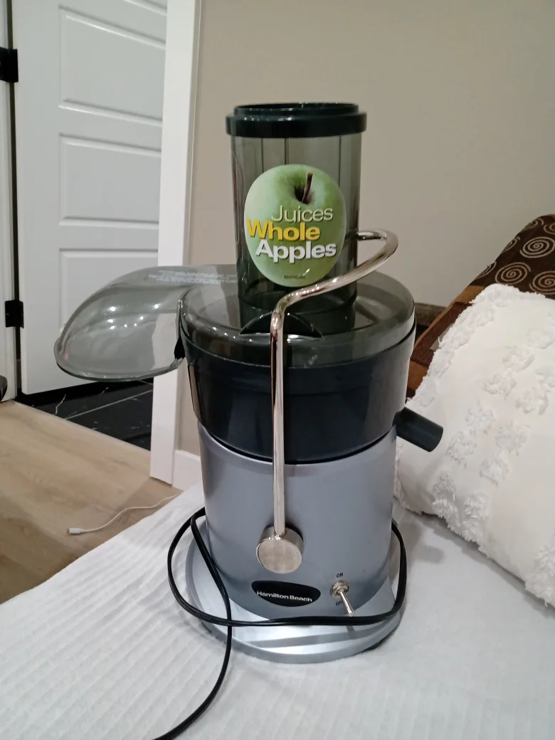 Hamilton Beach Juices Whole Apples Juicer image indicator(2)