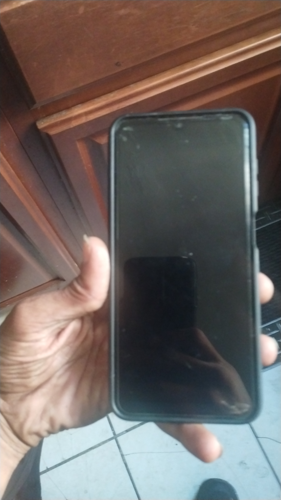 Cracked Screen Phone - photo 3