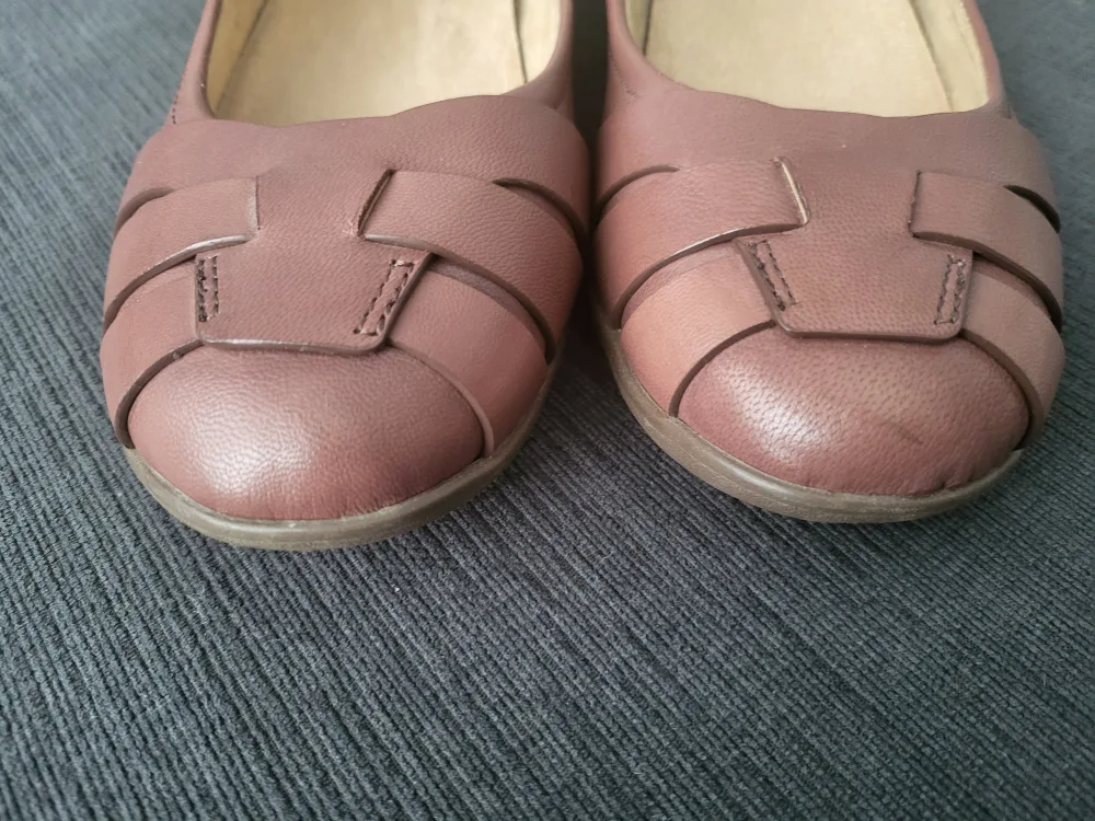 Naturalizer flats size 9M (can fit 8.5) image indicator(4)