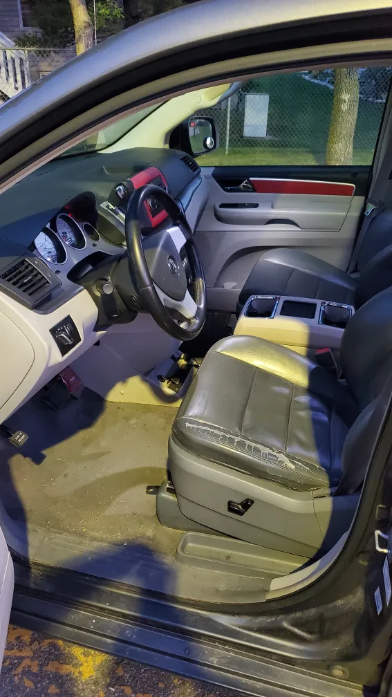 Volkswagen Routan Minivan image indicator(4)