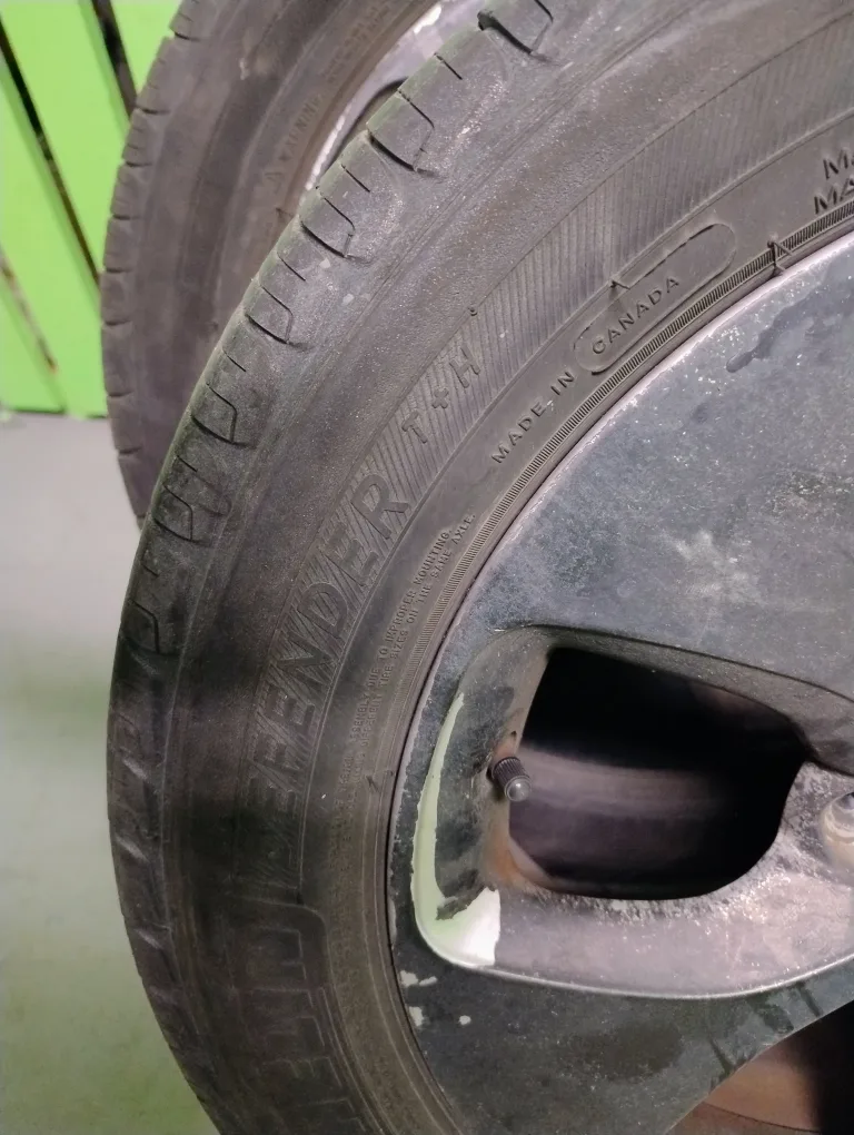 set of all season tires 205/ 55 R16 image indicator(2)