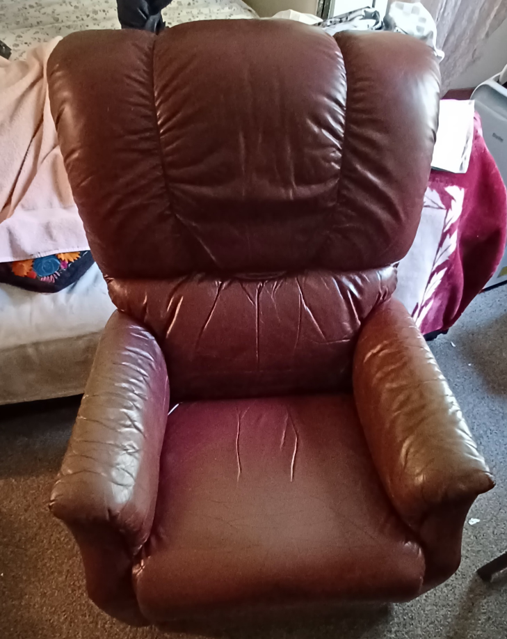 Burgundy Leather Recliner Chair - photo 4