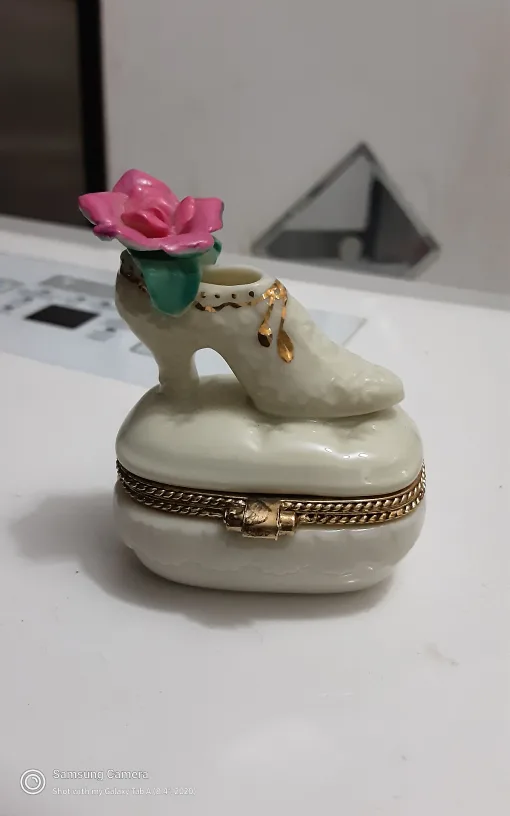 Porcelain Shoe Trinket Box thumbnail