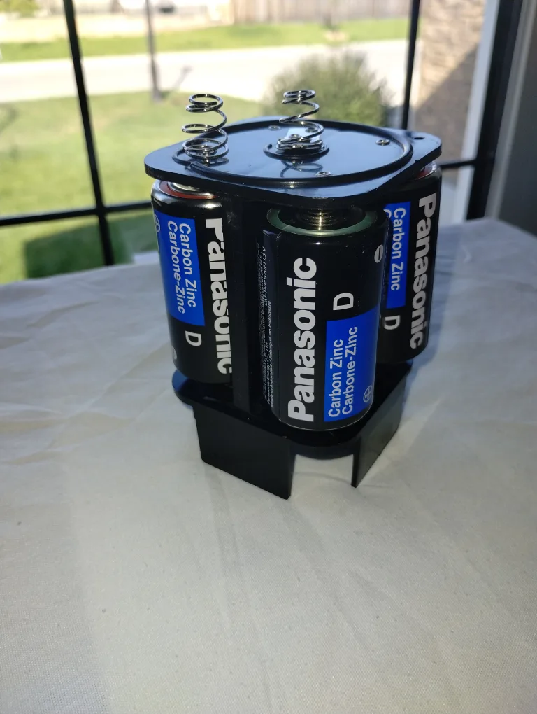 Flashlight with new batteries. image indicator(2)