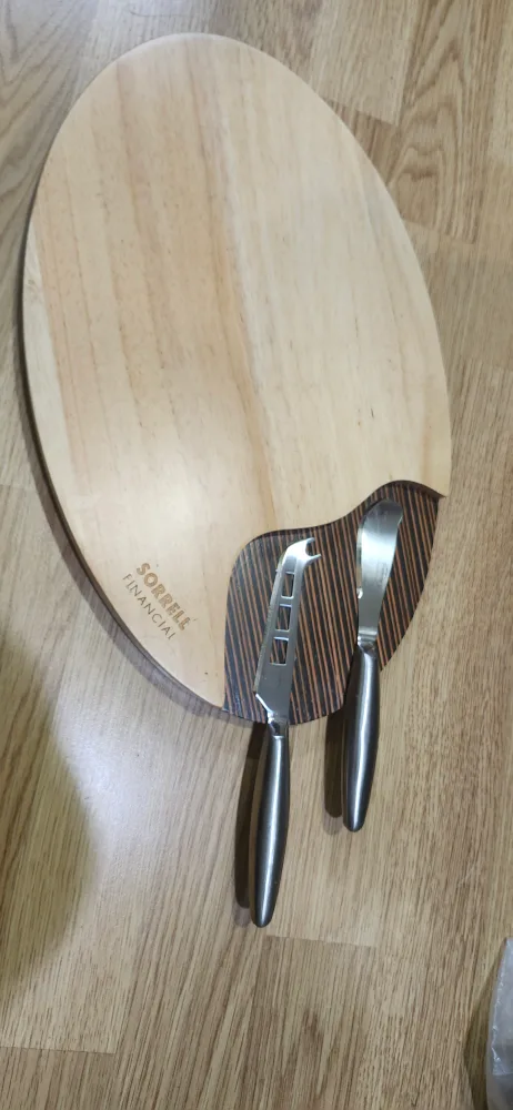 Sorrell Financial cutting Board with two Knives. Price firm image indicator(3)