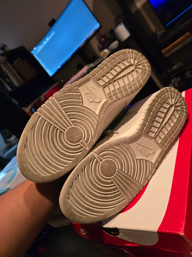 Nike Dunk High  Size 10.5 image indicator(3)