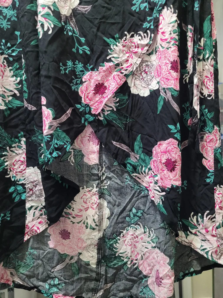🆕️ Floral Wrap Skirt -NEW w/tags 🎁 image indicator(4)