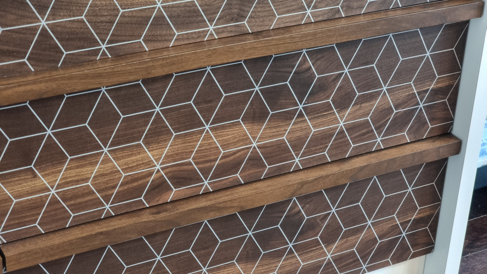 White & Wood Patterned 6-Drawer Dresser - photo 2