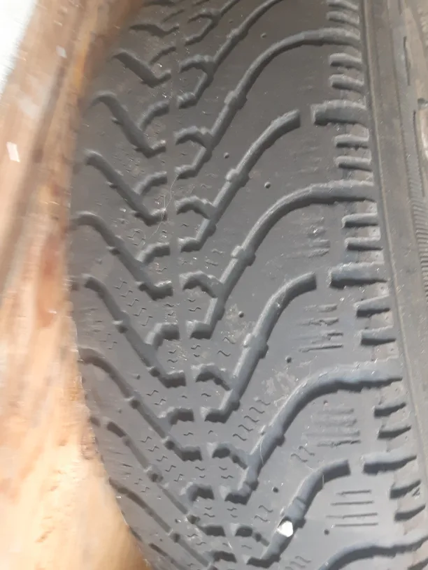 Goodyear Nordic winter 15" tires WITH rims P205 image indicator(5)