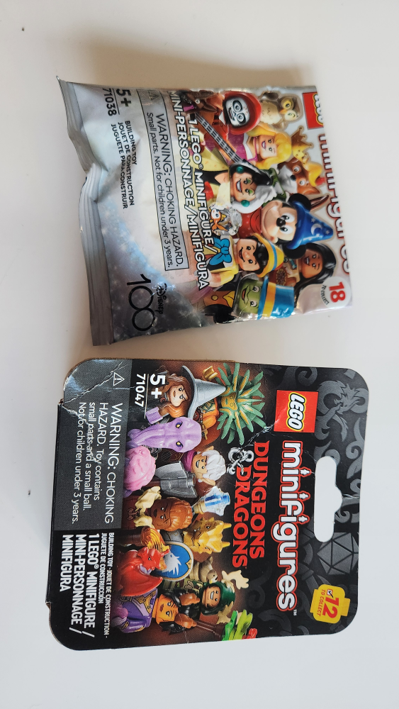 LEGO Minifigures Dungeons & Dragons and Disney 100