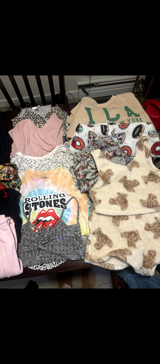 Assorted Clothing Bundle🧡 - photo 2