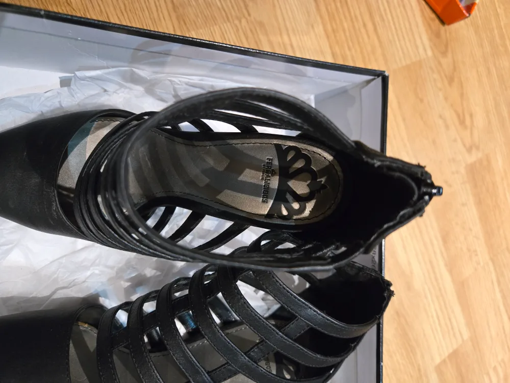 Ferglicious Jiles Black Heels - Size 7.5 image indicator(4)