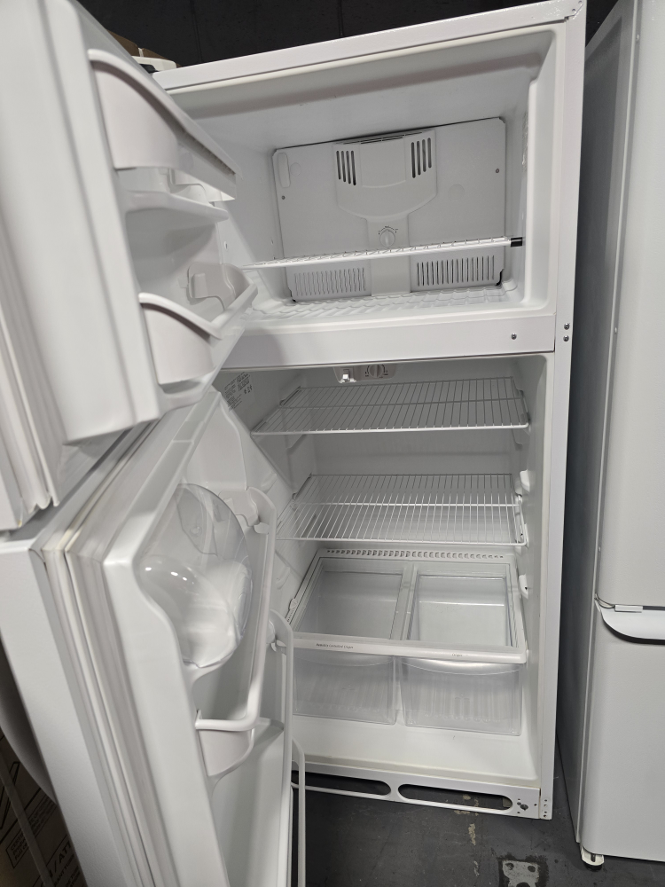 Frigidaire White Top Freezer Refrigerator - photo 2