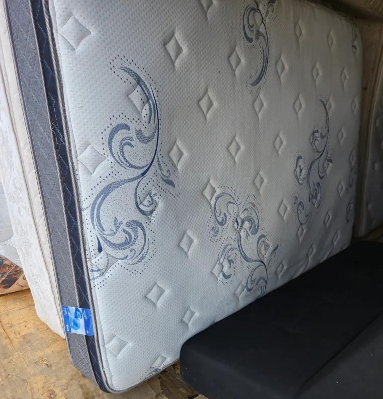 FREE DELIVERY!! Double / Full size pillow top mattress $120 thumbnail