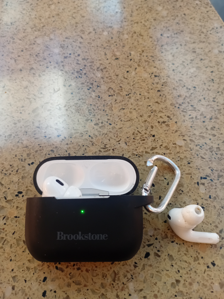 AirPods Pro (2GEN) with Brookstone case cover