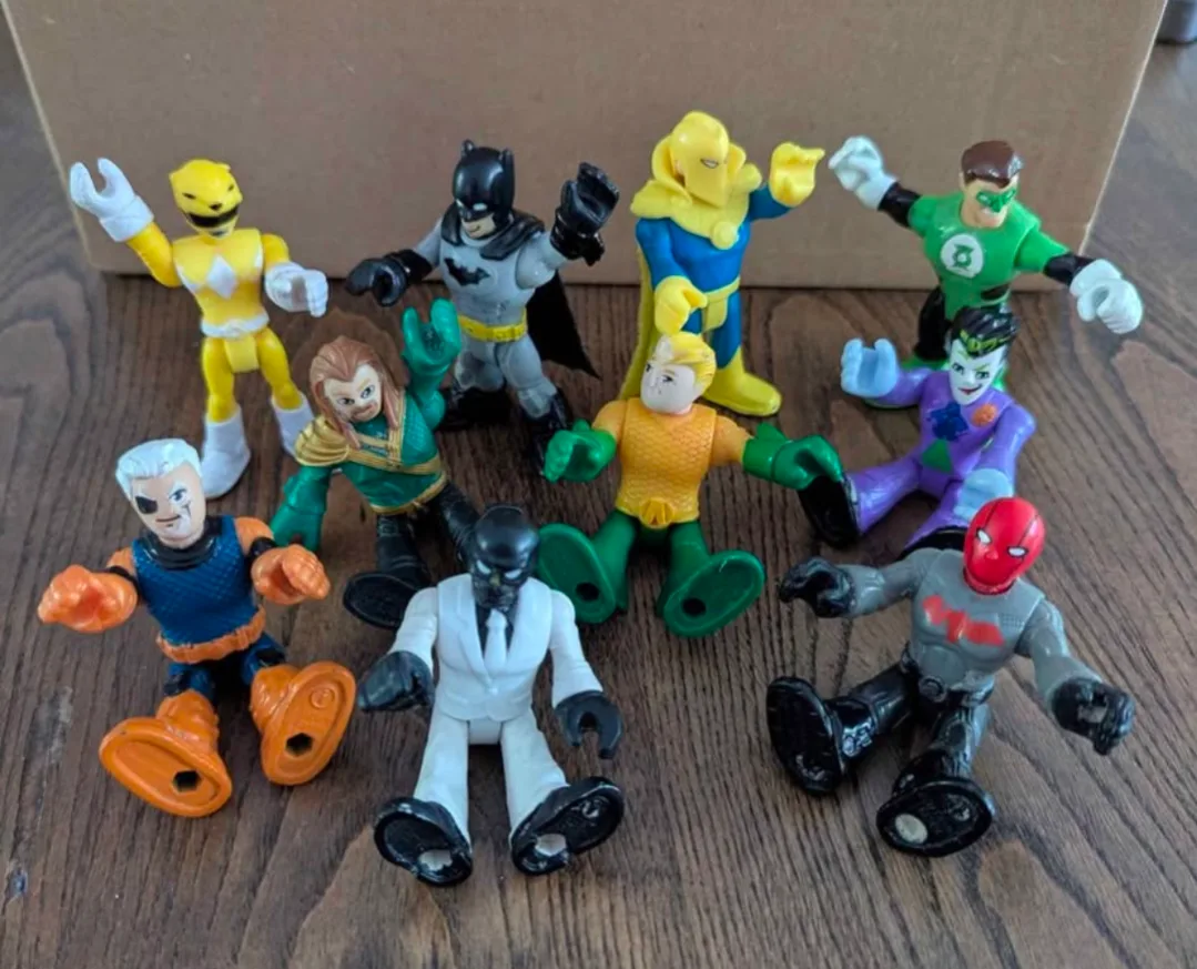 Super Friends Action Figures Lot image indicator(2)