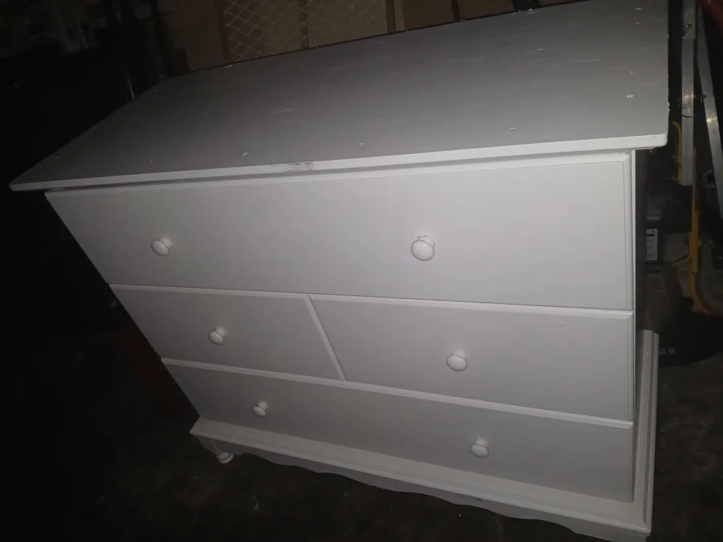 dresser good condition thumbnail