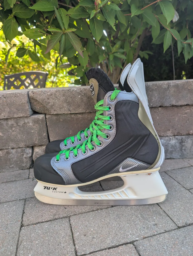 Nike Quest Ice Skates Size 9EE thumbnail