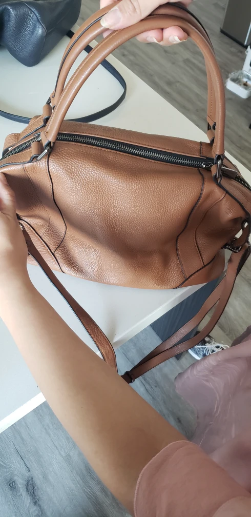 Danier Leather Shoulder Bag – Tan Brown