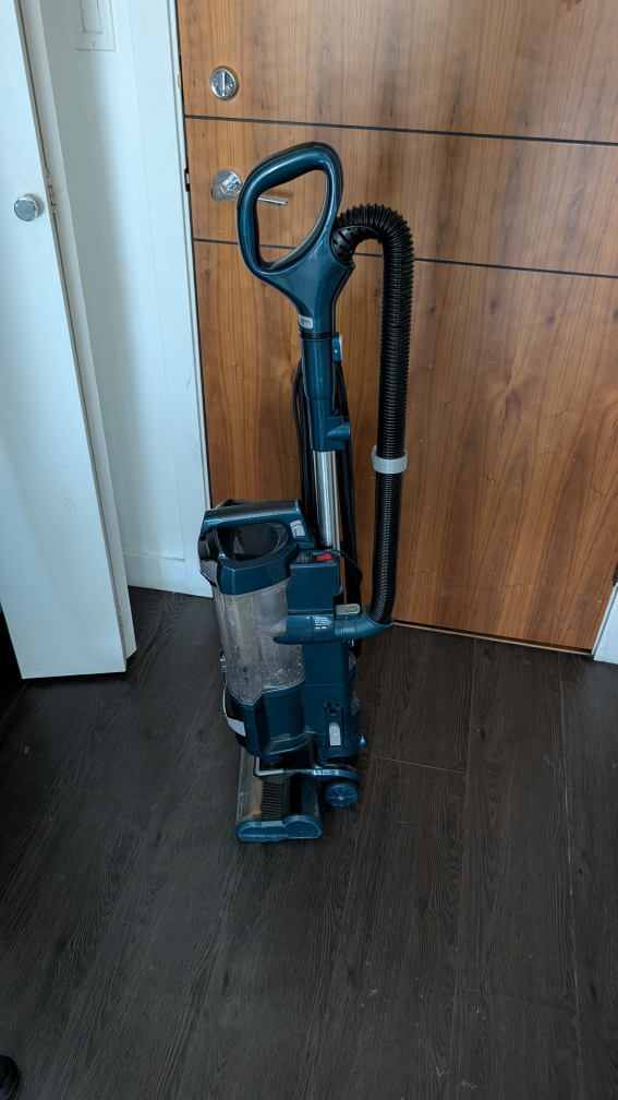 Shark Upright Vacuum Cleaner - photo 2