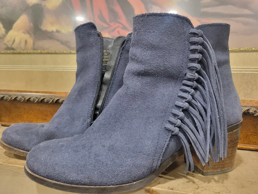 Women's suede Kenneth Cole size 8 thumbnail